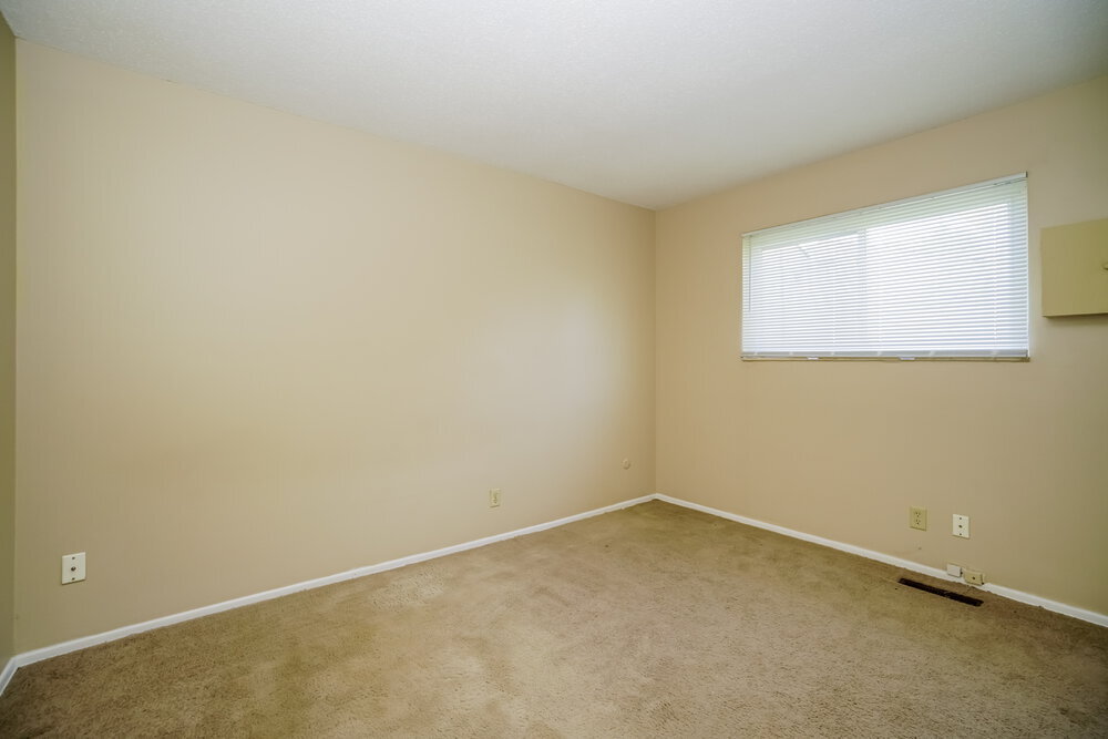 Building Photo - 2400 Lisbon Dr