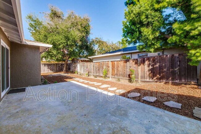 Building Photo - 86 Dalma Dr