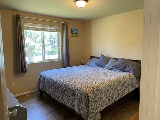 Building Photo - Cute Home in SW Bend