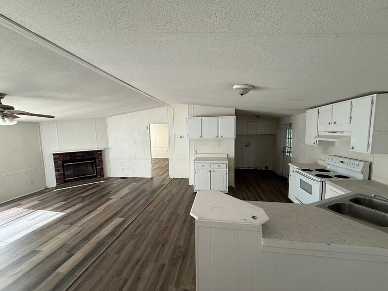 Building Photo - 2168 Lee Rd 430