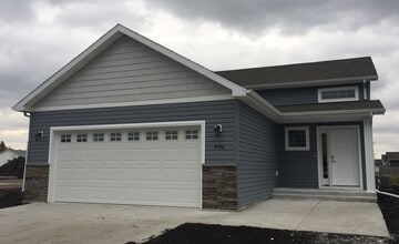 Building Photo - 3 Bed 2 Bath Single Family Home