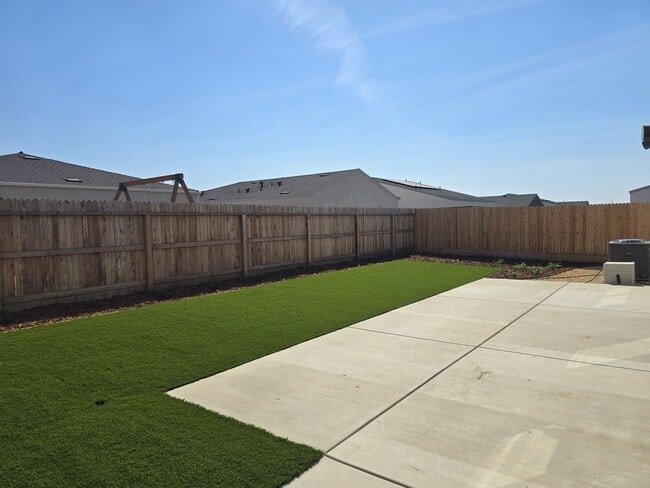 Building Photo - 3 BR 2 BA New Build home available now