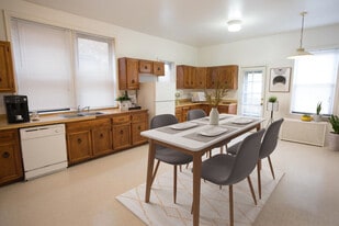 Building Photo - 5468-70 S. Hyde Park Boulevard