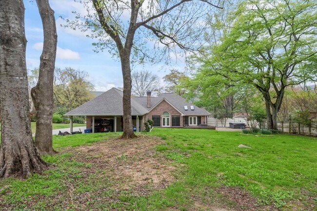 Building Photo - Stunning 3 bed 2.5 bath home in Cove Creek subdivision!