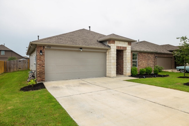 Building Photo - 13721 Dr