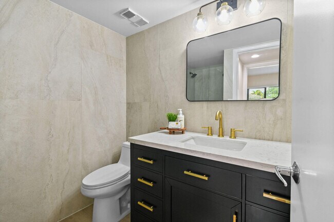 Building Photo - 2233 NW 22nd Ave