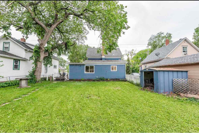Building Photo - 1537 3rd Ave N