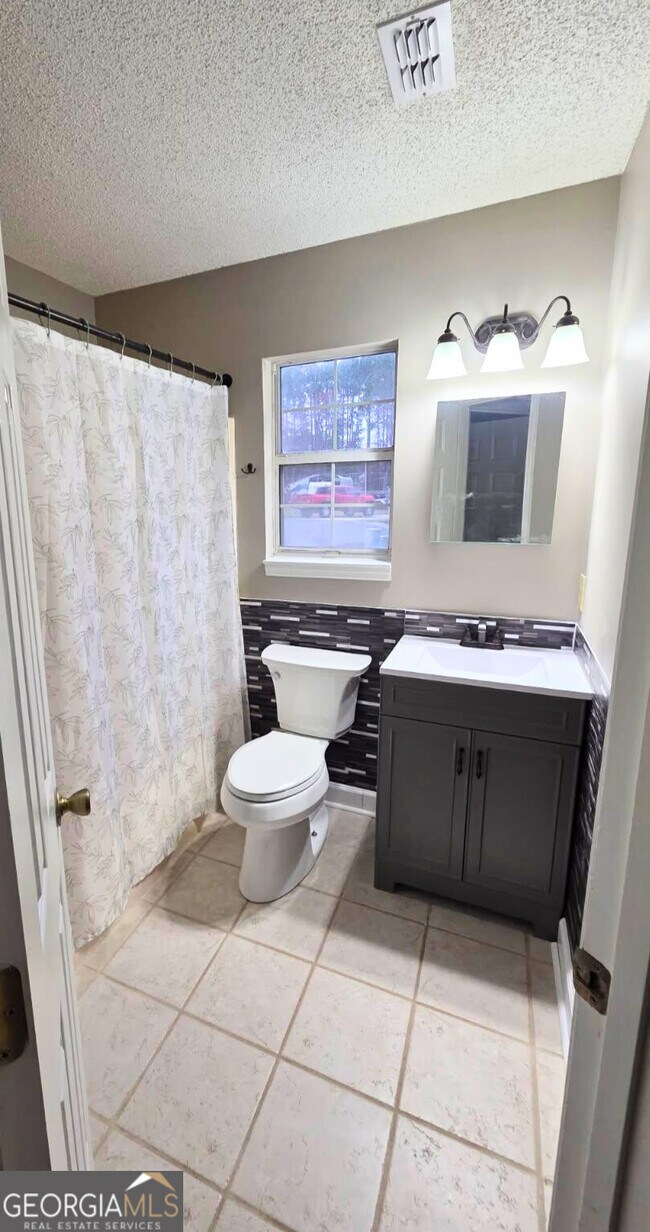 Building Photo - 1200 Sussex Pl