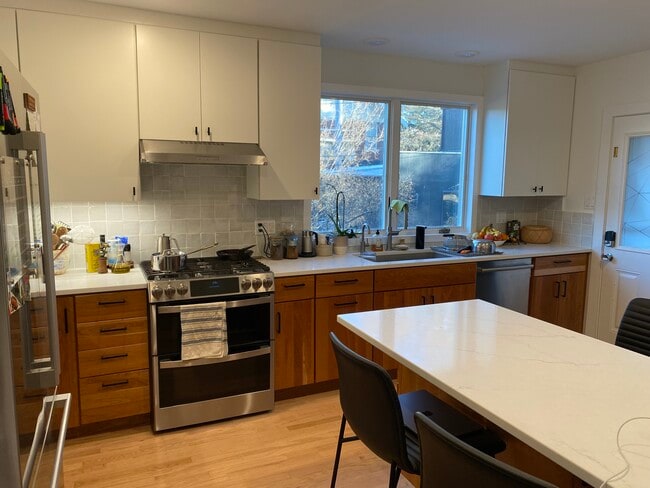 Eat-in Kitchen - 1108 S Busey Ave
