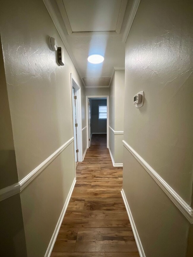 Building Photo - 3 Bed/2 Bath Home