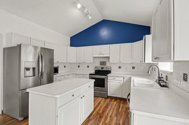 Building Photo - 2457 Cliffside Ct