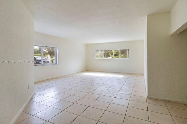 Building Photo - 1185 Marseille Dr