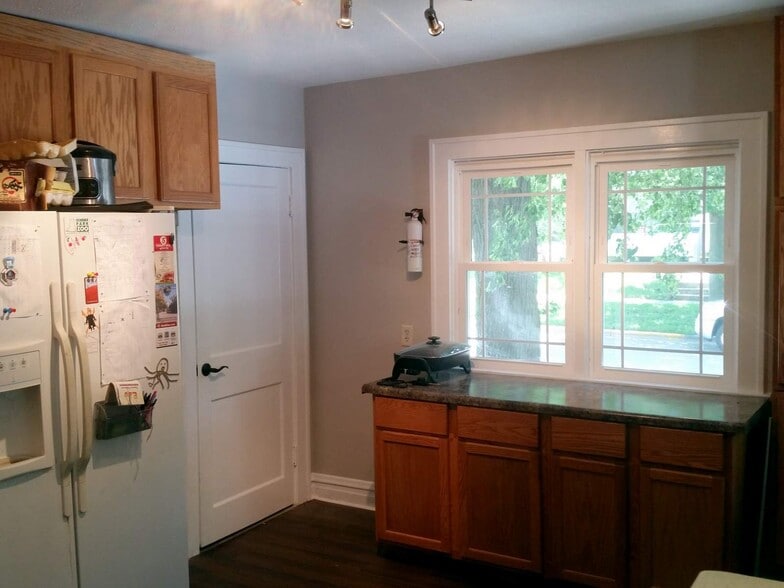 Kitchen - 936 Drake St