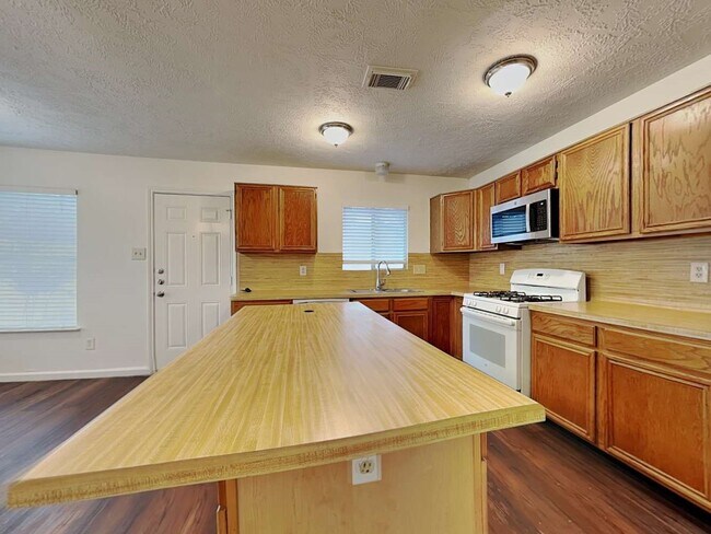 Building Photo - 19315 Bristlestar Dr