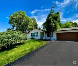 Building Photo - Lovely Highlands Home w/a View Available 7...