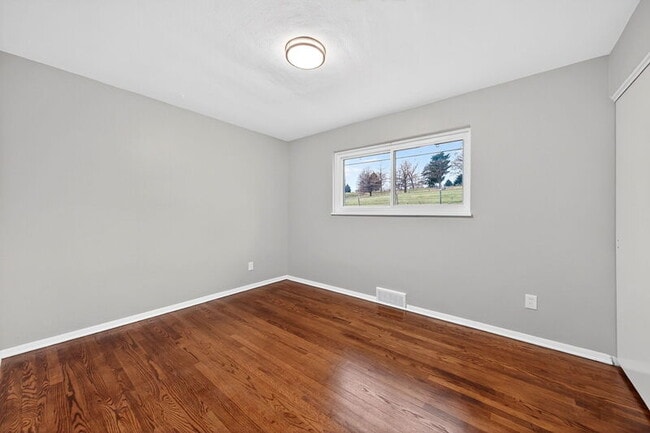 Building Photo - 9475 Yorktown Dr