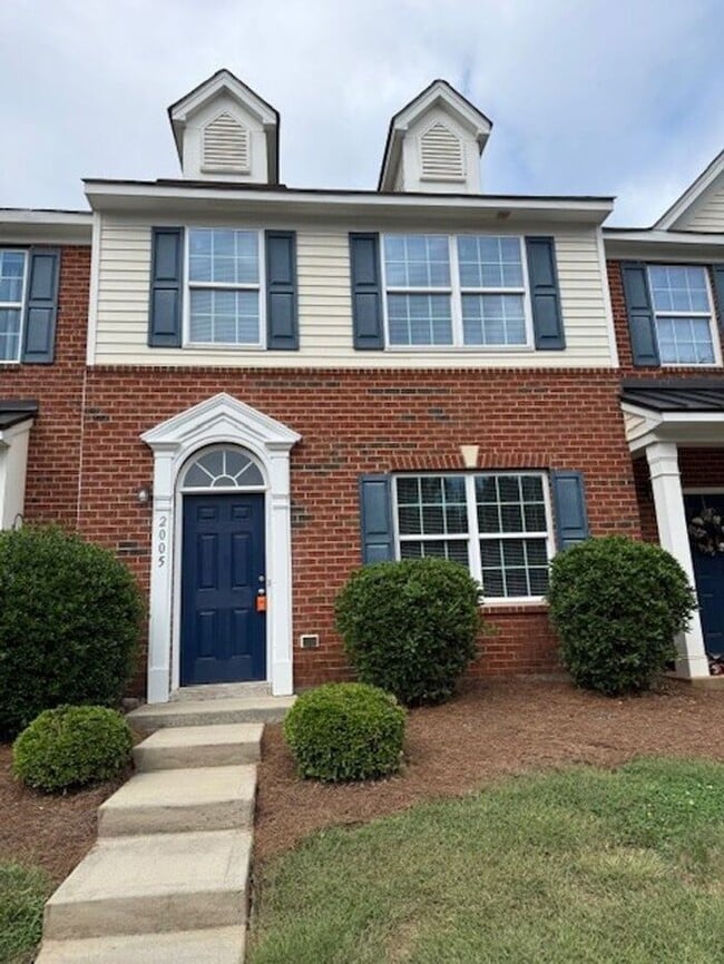Building Photo - Comfort Meets Convenience in This Charming...