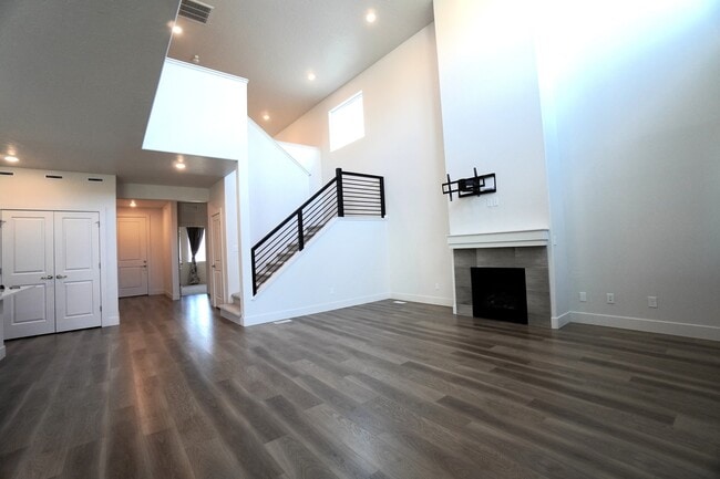 Building Photo - 245 E Caldera St