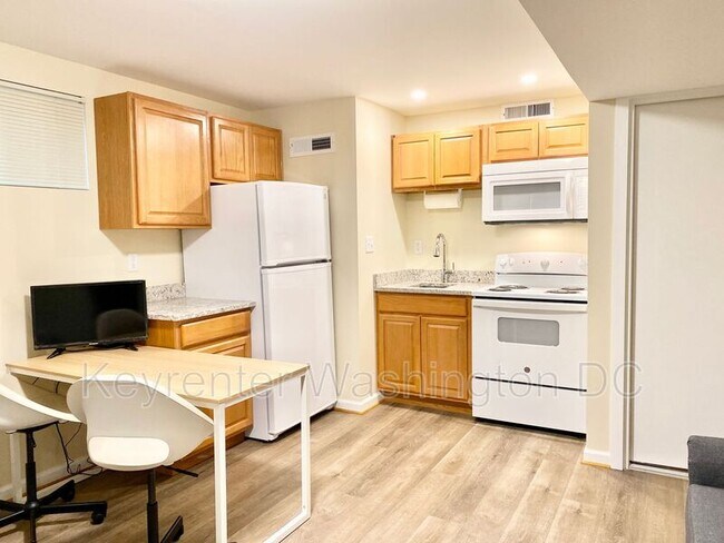 Building Photo - 5514 Chillum Pl NE