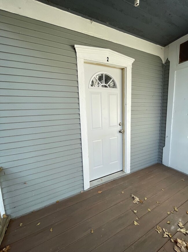 Building Photo - 909 Merchant St