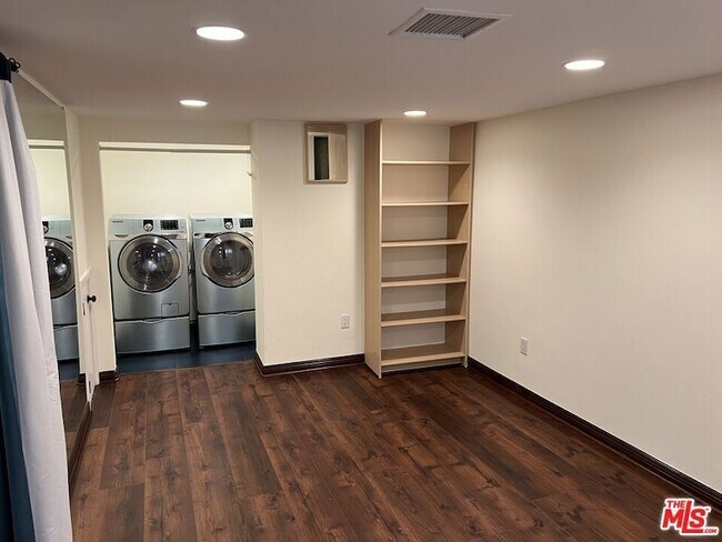 Building Photo - 1019 Camino Real