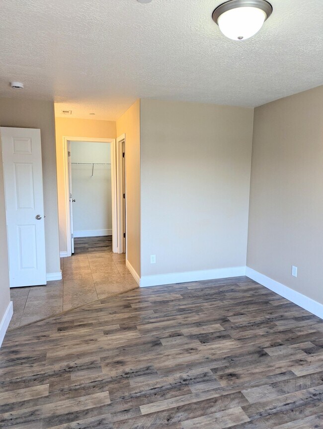 Building Photo - 56 E Resaca Dr