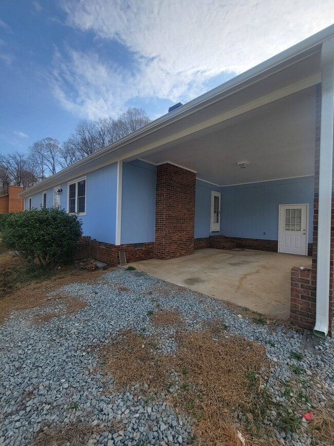 Building Photo - Ready to Move in