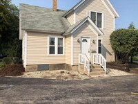 Building Photo - 4 bedrooms on the Lake