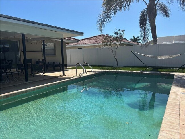 Building Photo - 2921 Captiva Dr