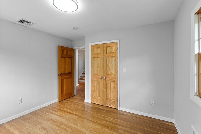 Building Photo - 934 Lester Rd