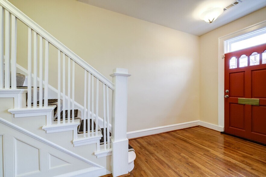 HEAD UPSTAIRS - 450 Randolph St NW