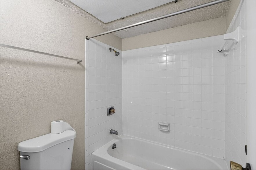 Building Photo - 2800 Jeanetta St