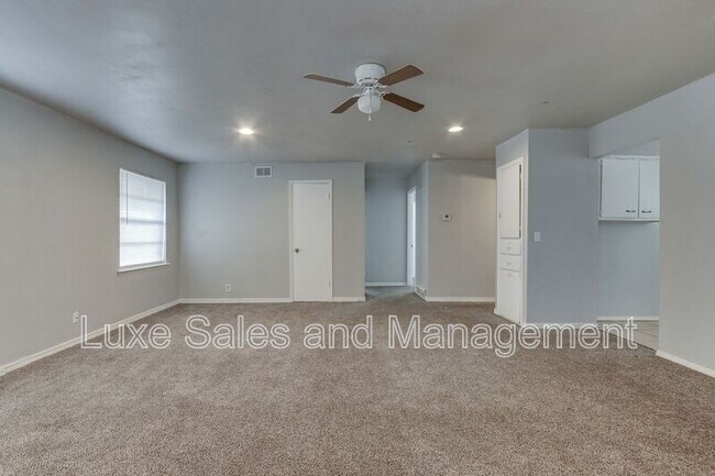 Building Photo - 236 NW 85th St