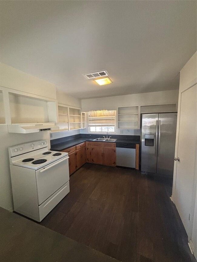 Building Photo - 2324 Hartford Rd