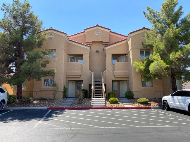 Building Photo - 2br with wood flooring on first floor in g...