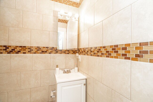 Building Photo - 1 Bedroom | 1 Bath - Museum Area, Philadelphia PA