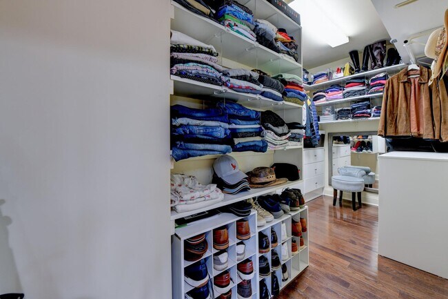 Building Photo - 1625 Paterson Plank Rd