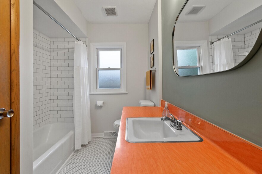 Building Photo - 426 E Ohio Ave