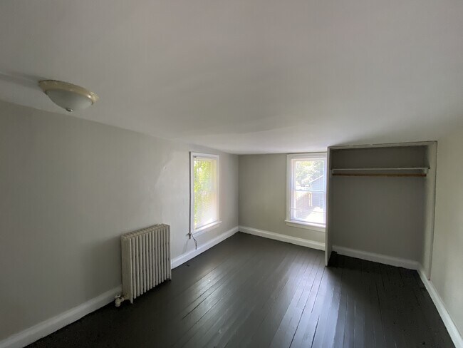 Building Photo - 324 N Franklin St