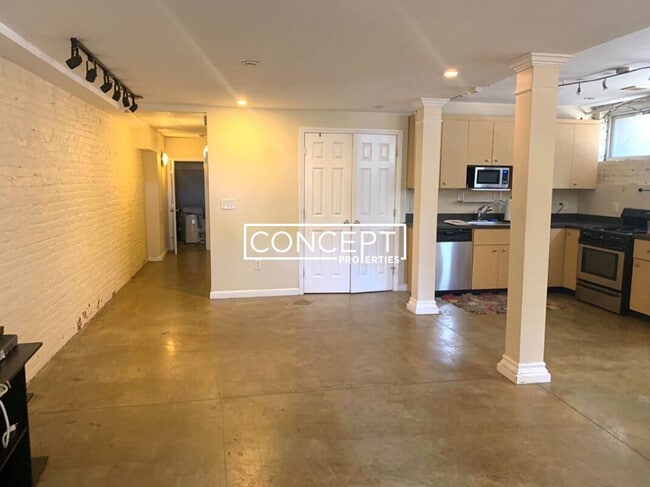 Building Photo - 72 Frankfort St