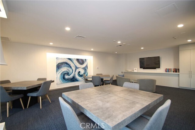 Building Photo - 525 E Seaside Way