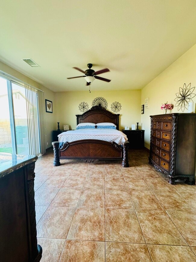 Building Photo - 47398 Manteca Ct