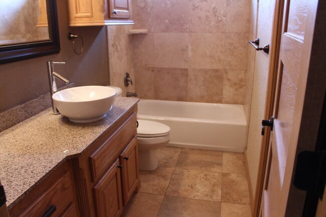 Building Photo - Beautiful home in Medicine Park !!
