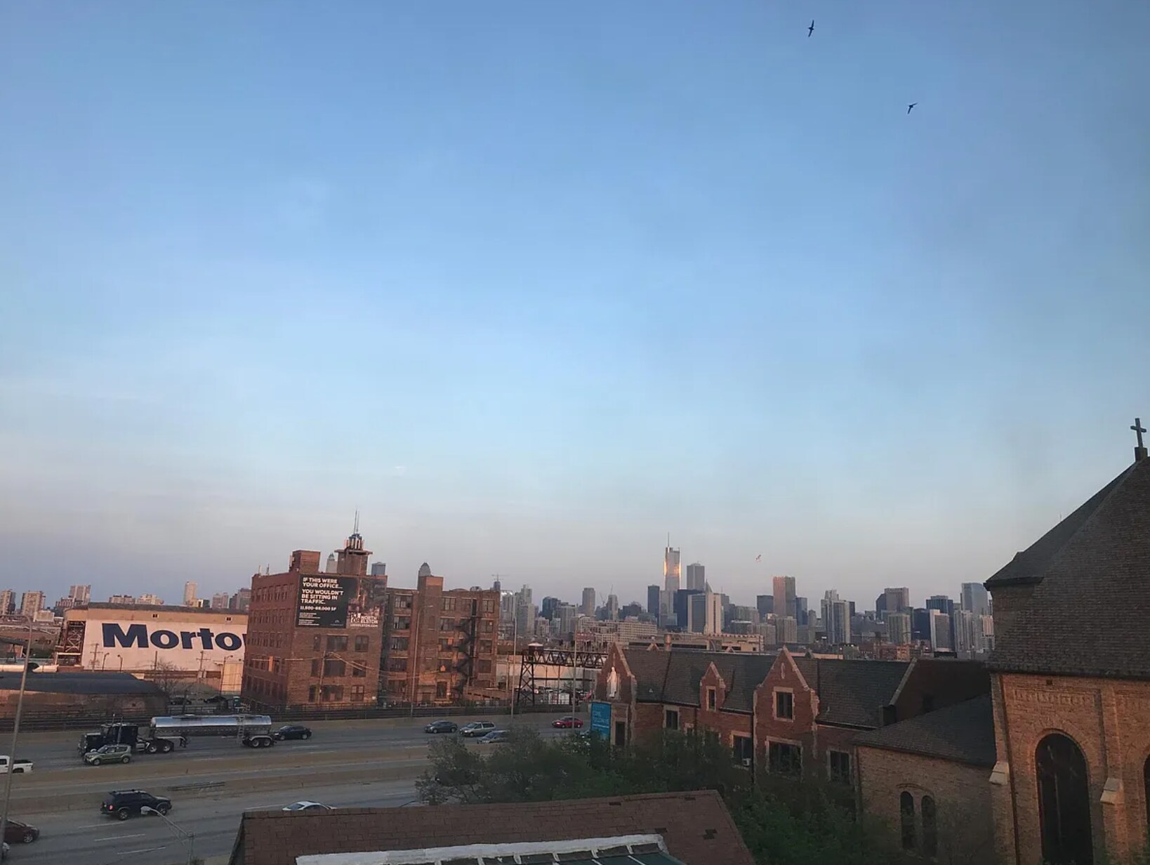 Building Photo - 1368 W Evergreen Ave