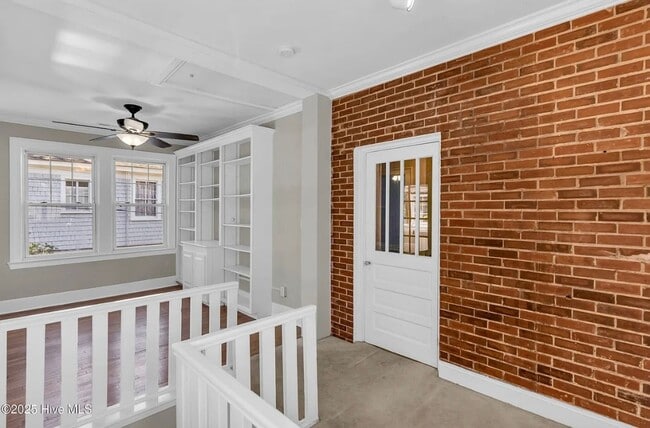 Building Photo - 3 Bed 3 Bath Historic Home