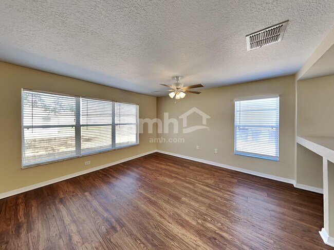 Building Photo - 1612 Redfin Dr