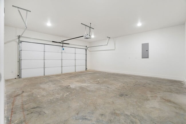 Building Photo - The Chateau at Been Road Villas 3 Bed, 2.5 Bath