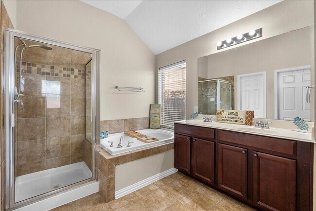 Building Photo - 2120 Red Timber Ct