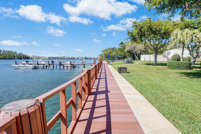 Building Photo - 2121 N Ocean Blvd