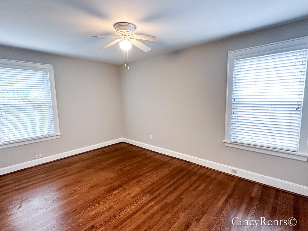 Building Photo - 3434 Ault View Ave